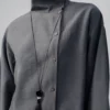 Блузка Бекка, тёмно-серая, 64486/darkgrey — Деталь воротника и застёжки